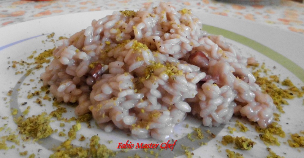 Risotto al Vino Nero con Pancetta Affumicata e Pistacchio di Bronte